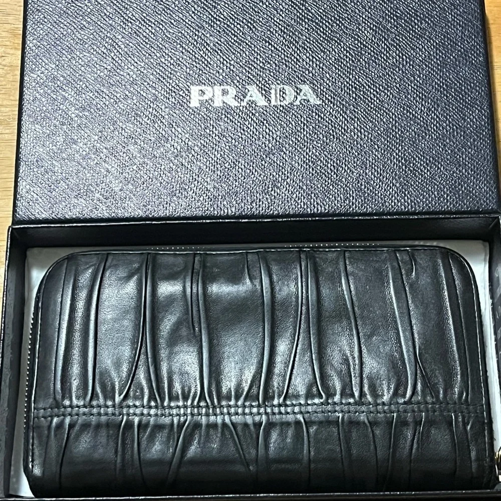 PRADA Milano PRADA Nappa Gaufre Black Leather Nero Zip Around Long Wallet - Picture 7 of 14